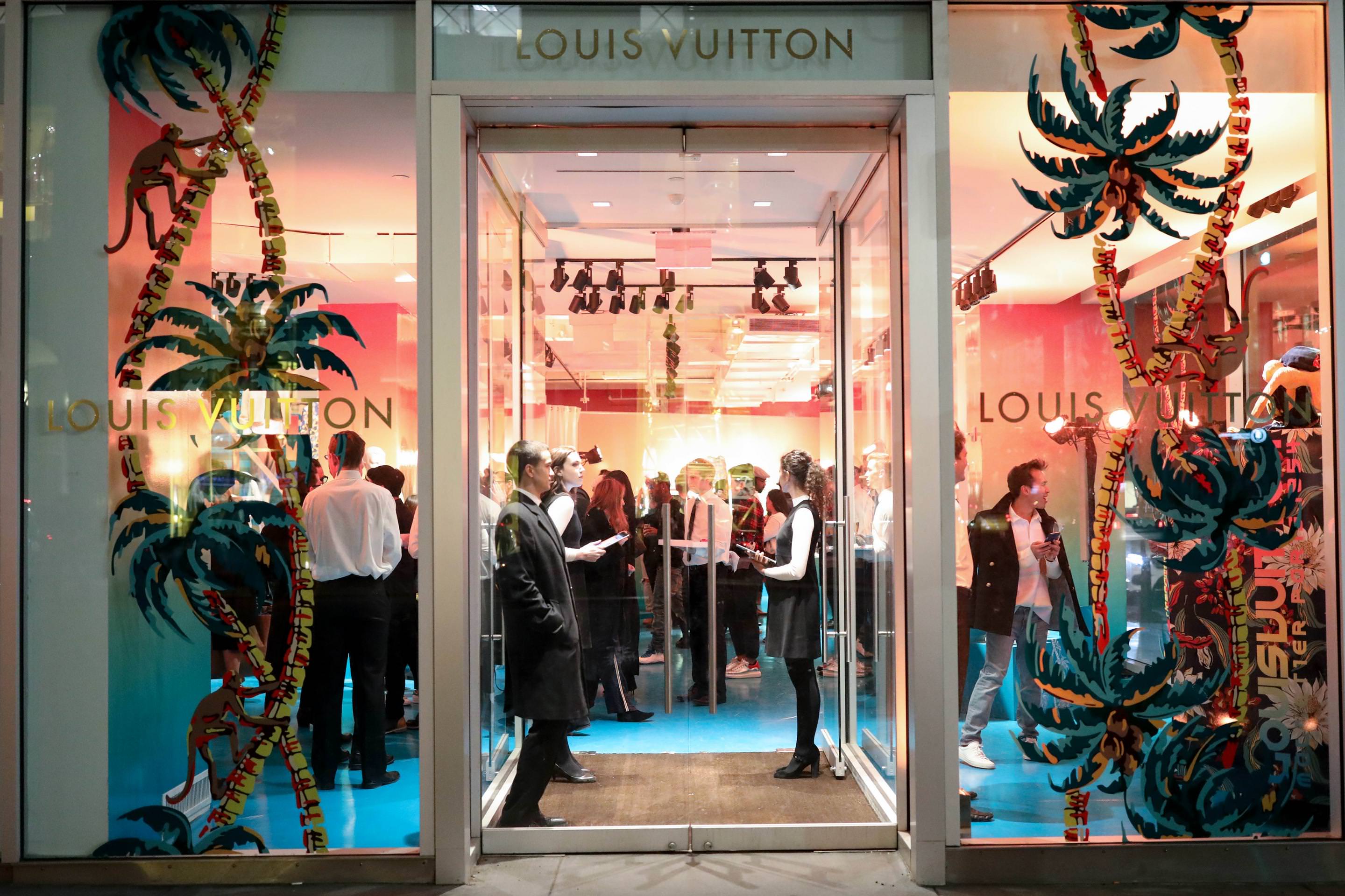 Friday Fête: AGENT, Louis Vuitton, and Roland Mouret