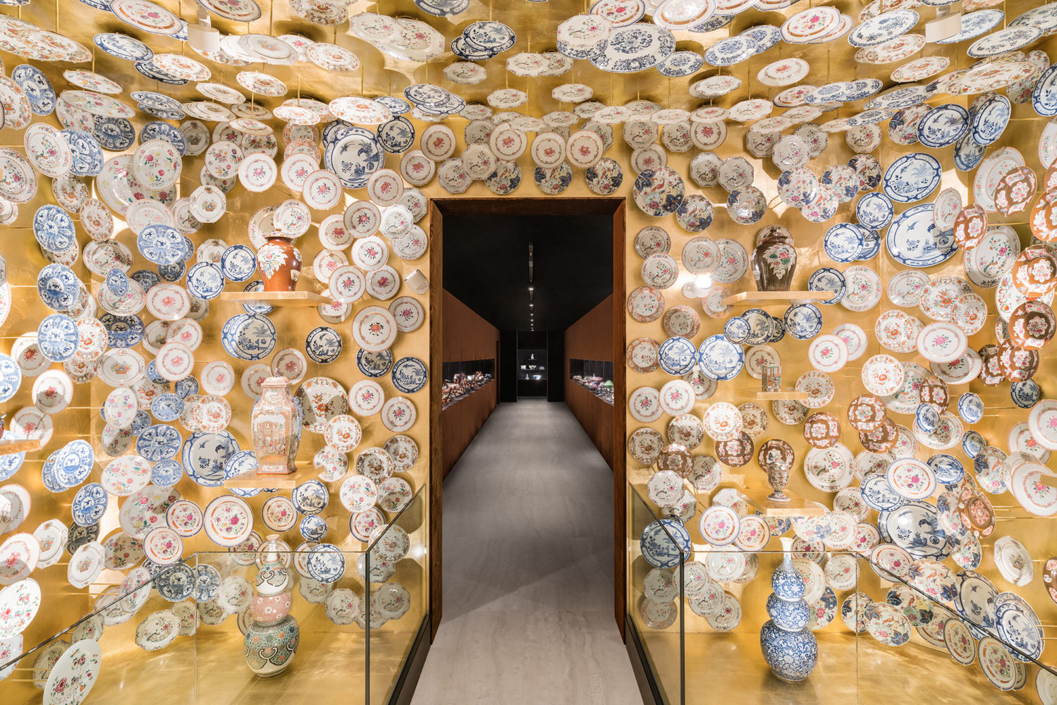 “The Porcelain Room – Chinese Export Porcelain" at Fondazione Prada