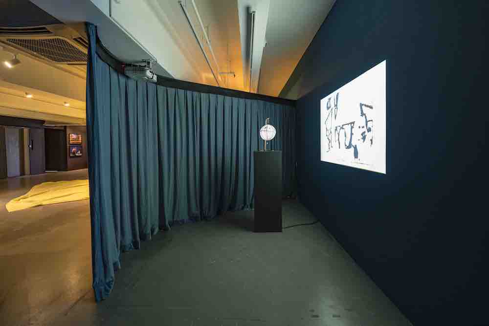 Installation view of Curtain. Courtesy of Para Site, Hong Kong, 2021, photo by Samson Cheung Choi Sang, courtesy to Para Site.