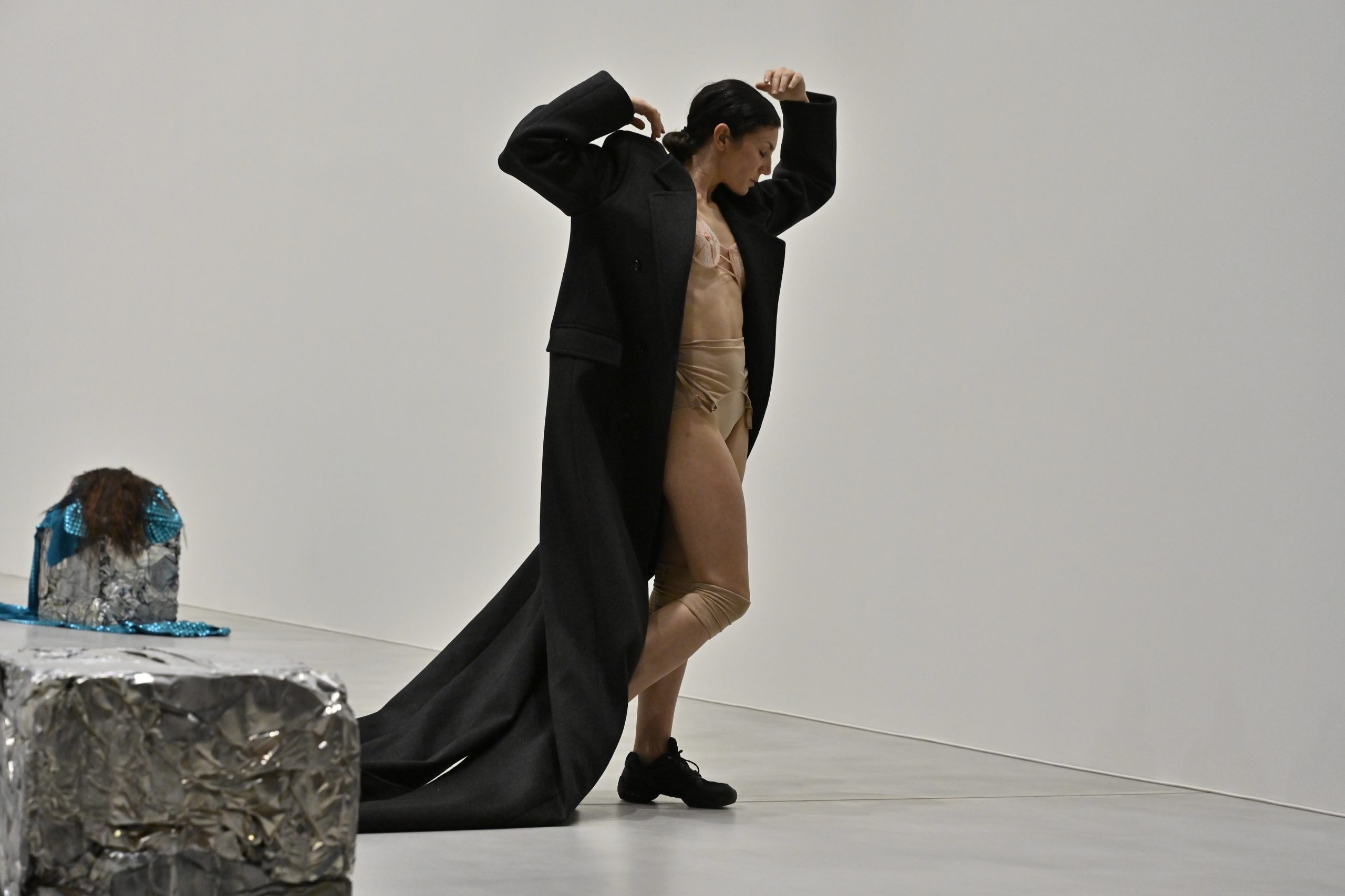 Performance view of Lenio Kaklea, Venice, 2022, courtesy of the artist.