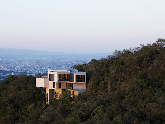 Photo of Ventura home by Rory Gardiner.