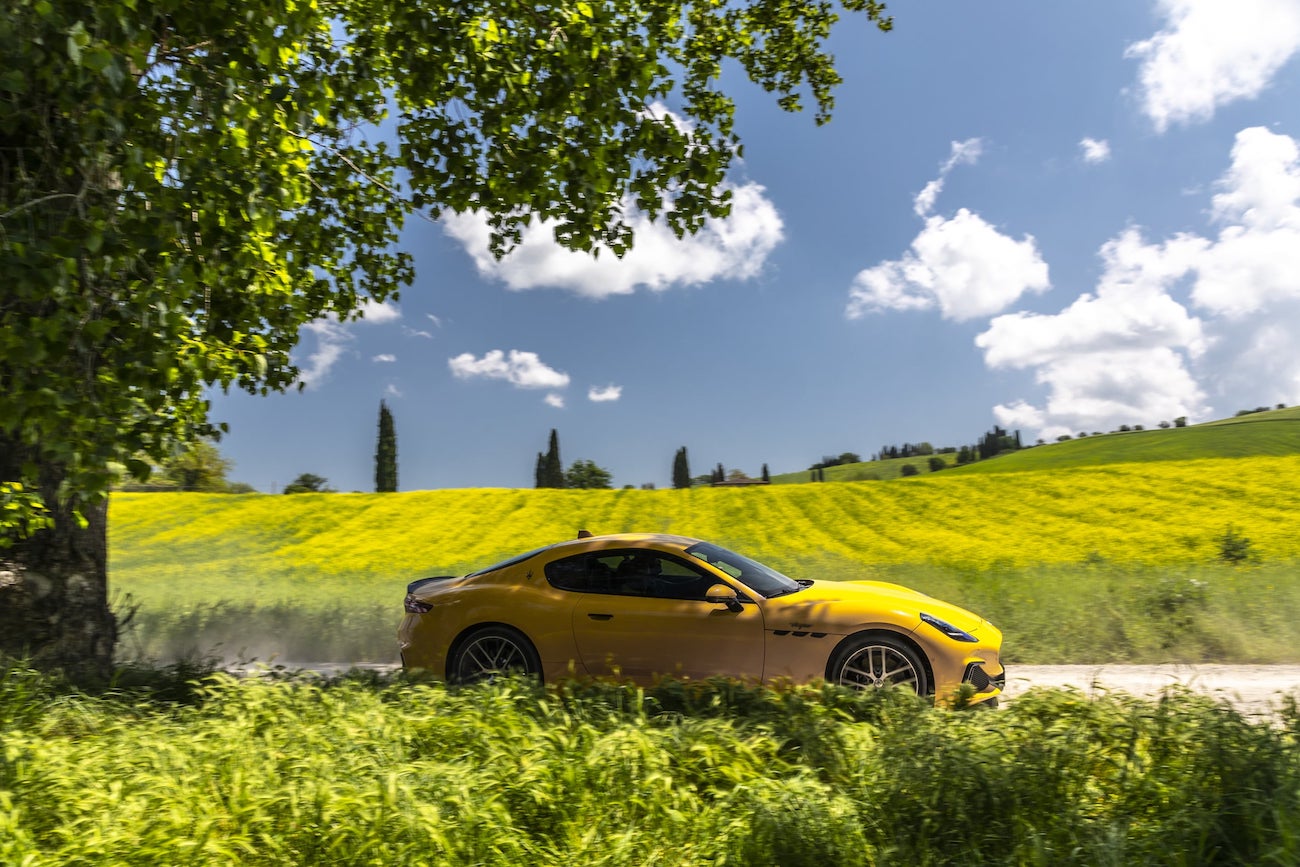 Maserati GranTurismo Trofeo in yellow