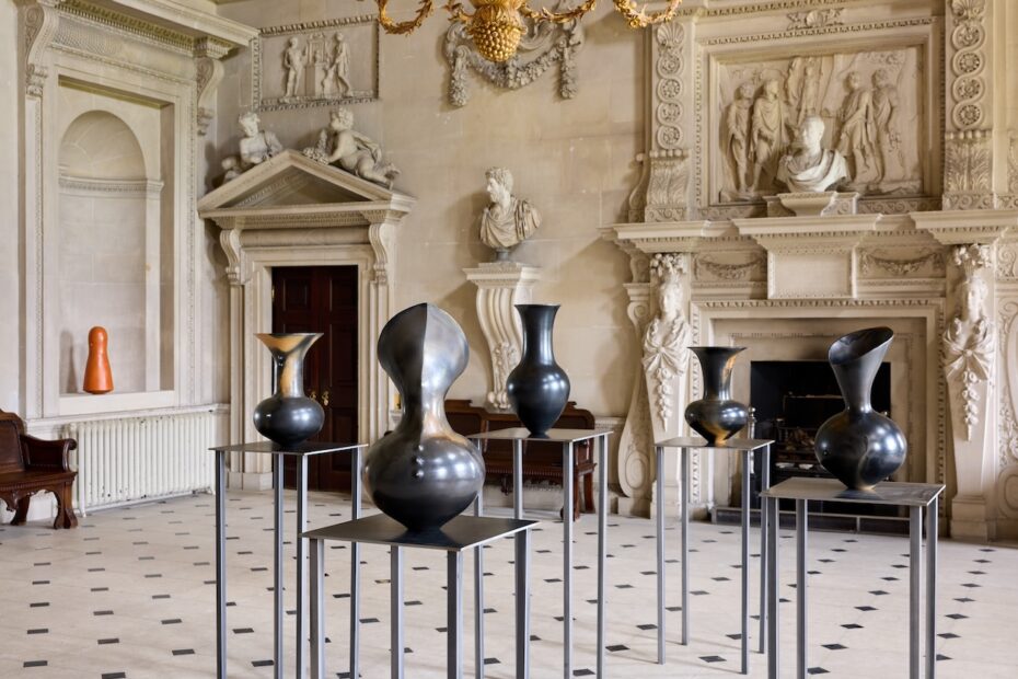 LOEWE Magdalene Odundo at Houghton Hall Installation view © Houghton Hall Photo: Pete Huggins