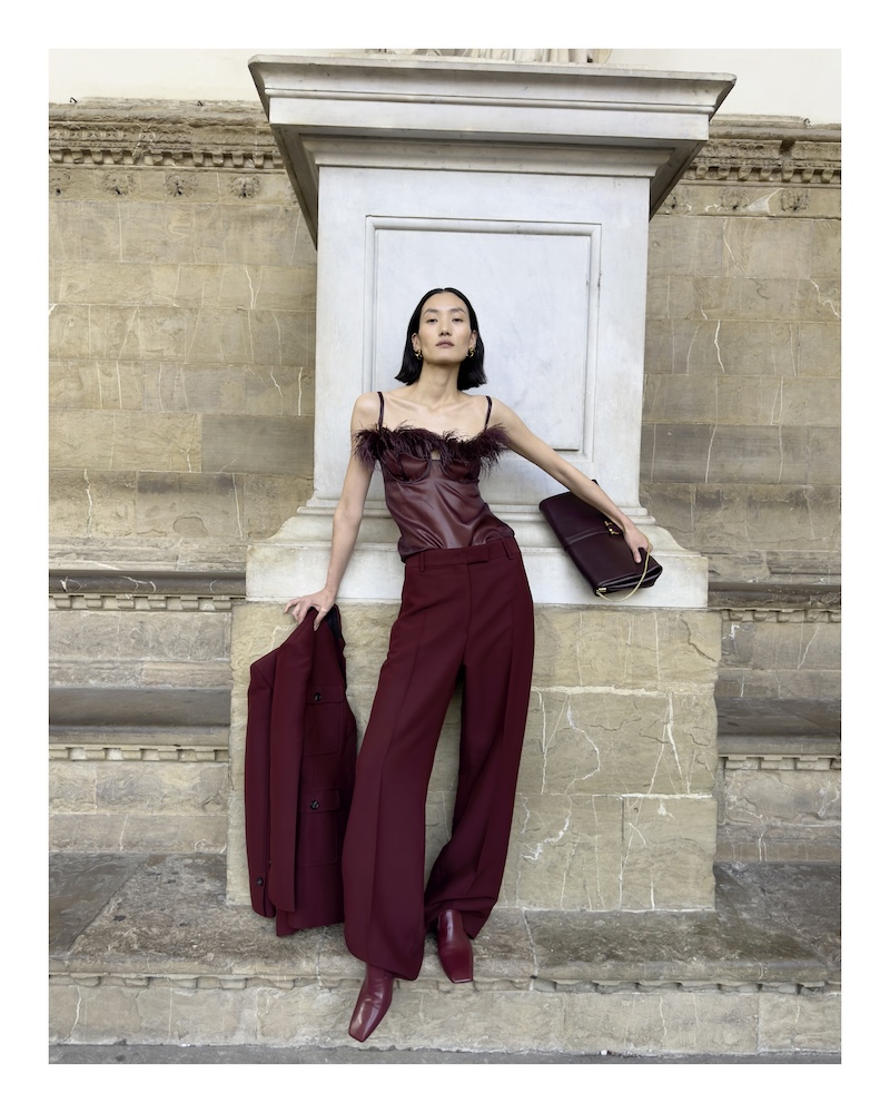 Lina Zhang, Loggia dei Lanzi, 25 May, photo by Juergen Teller