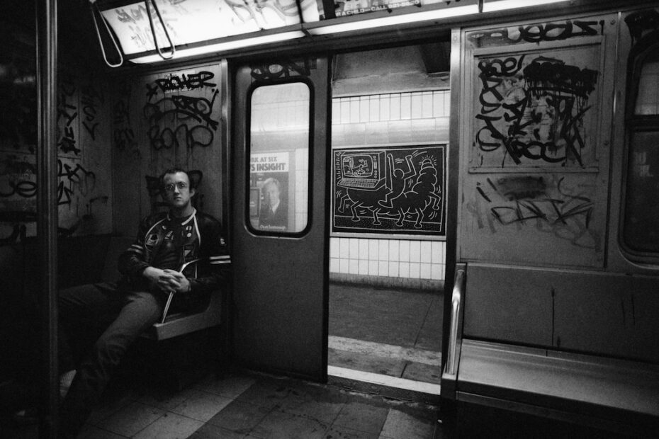 Tseng Kwong Chi, Keith Haring, drawing in the subway, New York, circa 1983